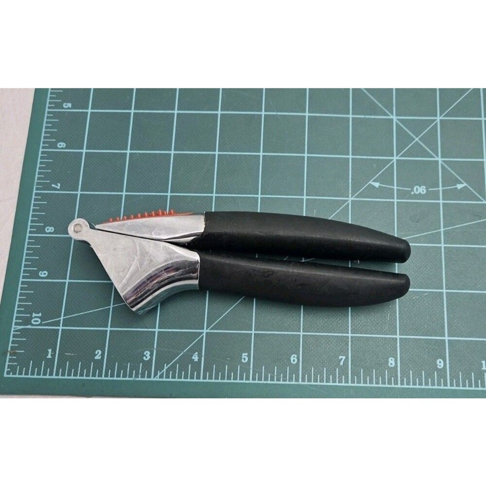 OXO Good Grips Garlic Press Soft Non-Slip Handles & Durable Stainless Steel